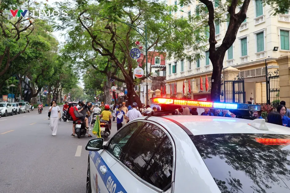Hà Nội: Bảo đảm giao thông thông suốt trong ngày đầu Kỳ thi tốt nghiệp THPT năm 2026 Hà Nội: Bảo đảm giao thông thông suốt trong ngày đầu Kỳ thi tốt nghiệp THPT năm 2026