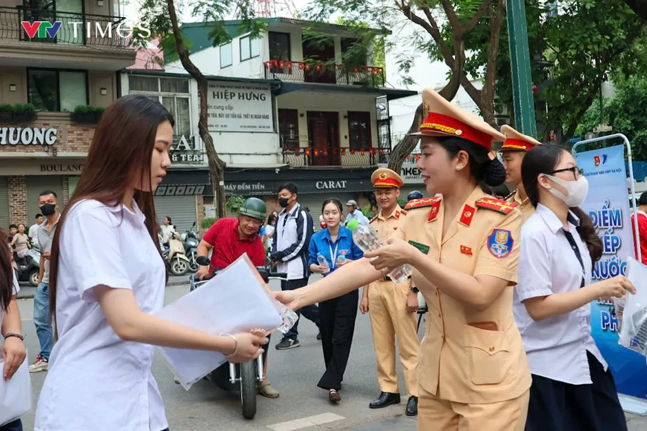 Hà Nội: Bảo đảm giao thông thông suốt trong ngày đầu Kỳ thi tốt nghiệp THPT năm 2026 Hà Nội: Bảo đảm giao thông thông suốt trong ngày đầu Kỳ thi tốt nghiệp THPT năm 2026