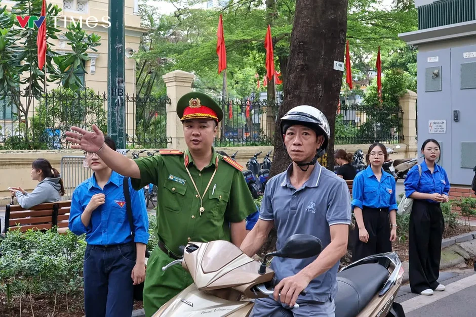 Hà Nội: Bảo đảm giao thông thông suốt trong ngày đầu Kỳ thi tốt nghiệp THPT năm 2026 Hà Nội: Bảo đảm giao thông thông suốt trong ngày đầu Kỳ thi tốt nghiệp THPT năm 2026
