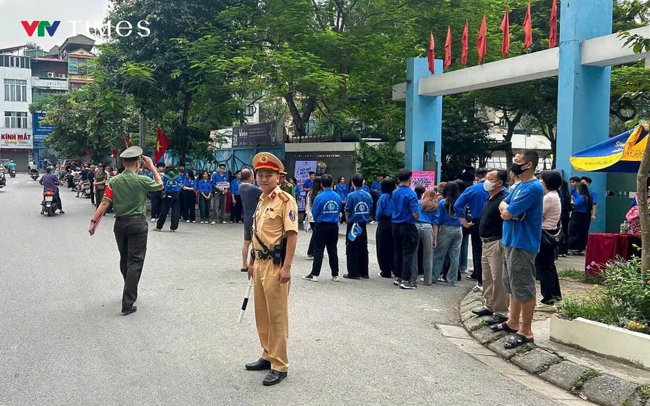 Hà Nội: Bảo đảm giao thông thông suốt trong ngày đầu Kỳ thi tốt nghiệp THPT năm 2026 Hà Nội: Bảo đảm giao thông thông suốt trong ngày đầu Kỳ thi tốt nghiệp THPT năm 2026