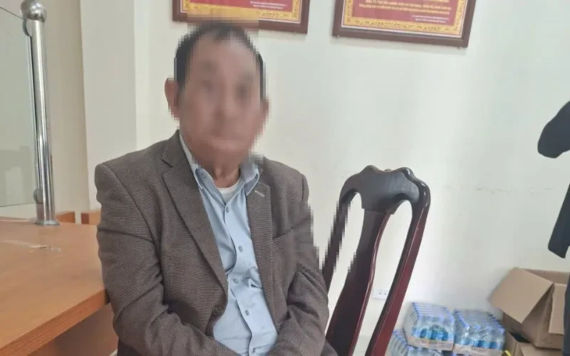 Hà Nội: Bắt giữ đối tượng móc túi tại khu vực Đền Trình - Chùa Hương Hà Nội: Bắt giữ đối tượng móc túi tại khu vực Đền Trình - Chùa Hương