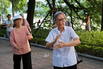 Hà Nội biến thách thức già hóa dân số thành cơ hội phát triển 'kinh tế bạc'