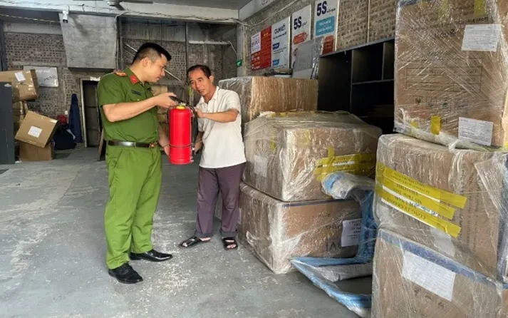Hà Nội cảnh báo nguy cơ cháy nổ tại kho, xưởng trong cao điểm nắng nóng Hà Nội cảnh báo nguy cơ cháy nổ tại kho, xưởng trong cao điểm nắng nóng