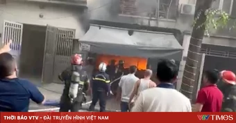 Hà Nội: Cháy nhà 4 tầng trong khu đô thị, nghi có người mắc kẹt