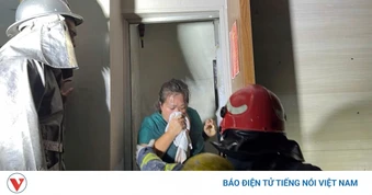 Hà Nội: Cháy nhà trên phố Nguyễn Thái Học, 2 người mắc kẹt bên trong