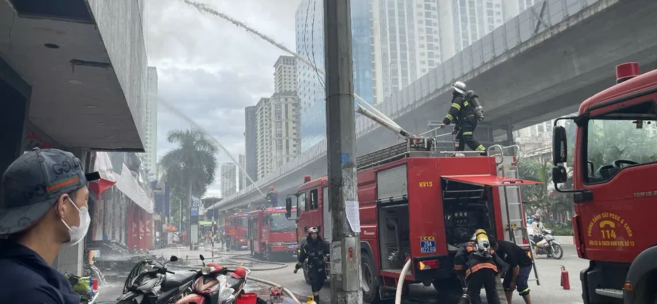 Hà Nội: Cháy nhà trên phố Trần Phú (Hà Đông) Hà Nội: Cháy nhà trên phố Trần Phú (Hà Đông)