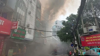 Hà Nội: Cháy quán karaoke trên đường Phú Mỹ