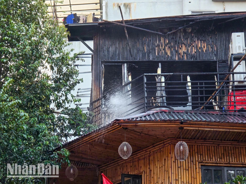 Hà Nội: Cháy tại nhà hàng 3 tầng trên phố Tăng Bạt Hổ, không có thiệt hại về người Hà Nội: Cháy tại nhà hàng 3 tầng trên phố Tăng Bạt Hổ, không có thiệt hại về người