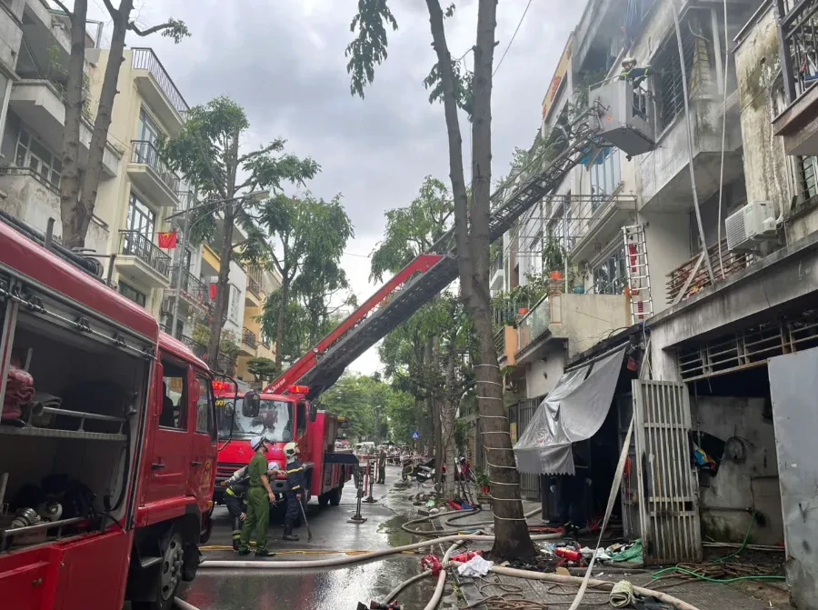 Hà Nội chỉ đạo khẩn trương điều tra, khắc phục hậu quả vụ cháy tại Văn Phú khiến 2 người tử vong Hà Nội chỉ đạo khẩn trương điều tra, khắc phục hậu quả vụ cháy tại Văn Phú khiến 2 người tử vong