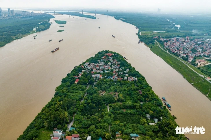 Hà Nội chỉ thị về dự án trục đại lộ cảnh quan sông Hồng: Phải lấy dân làm trung tâm Hà Nội chỉ thị về dự án trục đại lộ cảnh quan sông Hồng: Phải lấy dân làm trung tâm