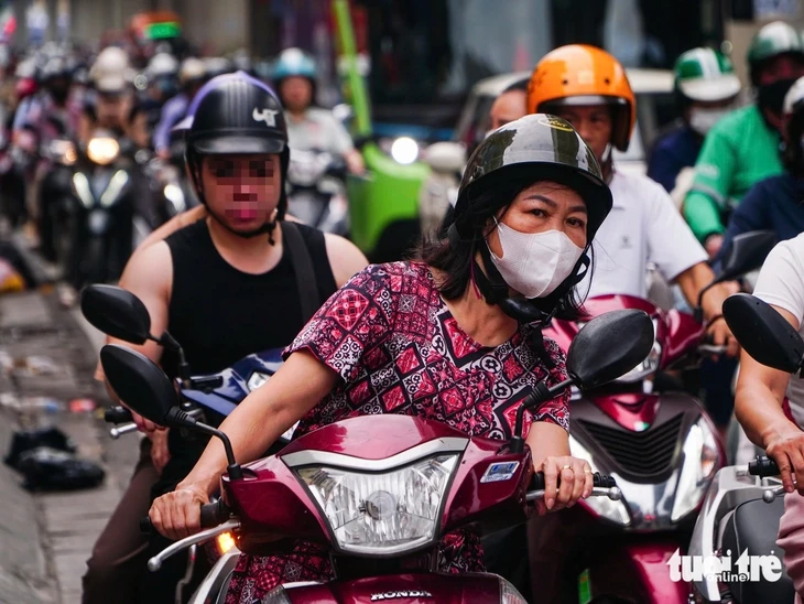 Hà Nội chưa cấm xe máy xăng cá nhân đi vào vùng phát thải thấp từ 1-7, chỉ hạn chế vào cuối tuần Hà Nội chưa cấm xe máy xăng cá nhân đi vào vùng phát thải thấp từ 1-7, chỉ hạn chế vào cuối tuần