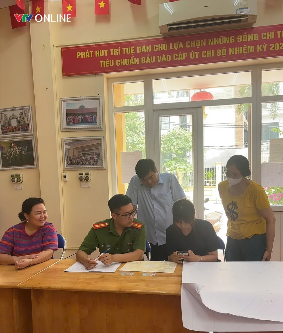 Hà Nội: Công an phường Tây Hồ đồng hành cùng người dân chuẩn hóa dữ liệu đất đai Hà Nội: Công an phường Tây Hồ đồng hành cùng người dân chuẩn hóa dữ liệu đất đai