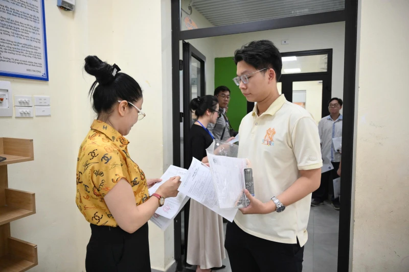 Hà Nội công bố chỉ tiêu lớp 10: Tỷ lệ học sinh có suất vào công lập là 55% Hà Nội công bố chỉ tiêu lớp 10: Tỷ lệ học sinh có suất vào công lập là 55%