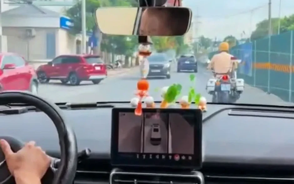 Hà Nội: CSGT dùng xe chuyên dụng dẫn đường đưa sản phụ đi sinh kịp thời Hà Nội: CSGT dùng xe chuyên dụng dẫn đường đưa sản phụ đi sinh kịp thời