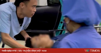Hà Nội: CSGT kịp thời mở đường đưa 2 người bị tai nạn lao động đi cấp cứu