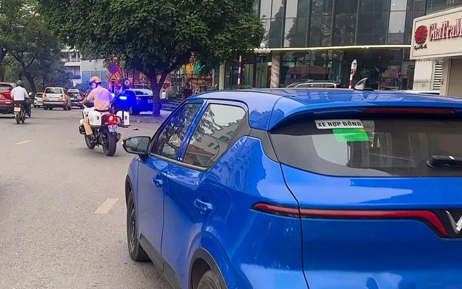 Hà Nội: CSGT kịp thời mở đường đưa sản phụ đến bệnh viện an toàn Hà Nội: CSGT kịp thời mở đường đưa sản phụ đến bệnh viện an toàn
