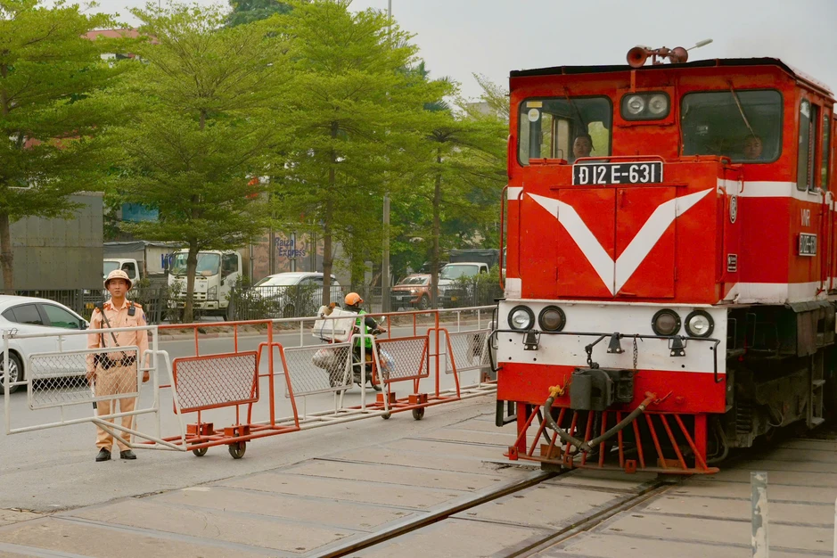 Hà Nội: CSGT triển khai nhiều giải pháp bảo đảm an toàn giao thông đường sắt Hà Nội: CSGT triển khai nhiều giải pháp bảo đảm an toàn giao thông đường sắt