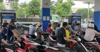 Hà Nội: Cửa hàng xăng dầu đã hoạt động trở lại nhưng vẫn lo thiếu nguồn cung