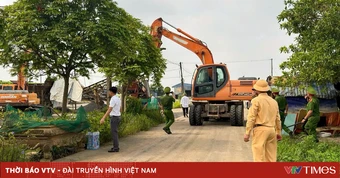 Hà Nội cưỡng chế, rào chắn 6 bến vật liệu xây dựng không phép ven sông