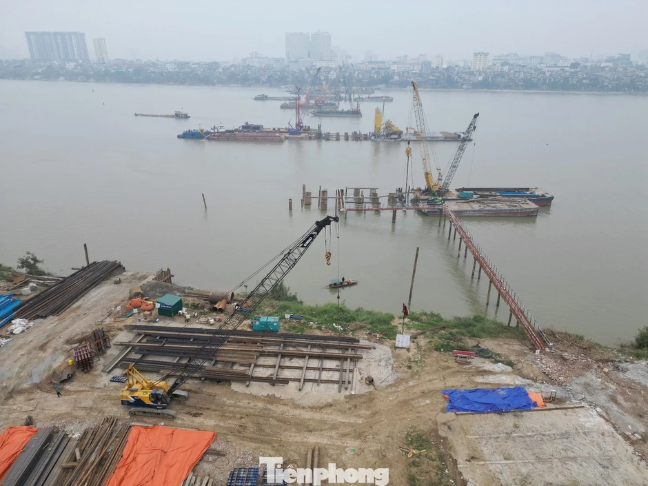 Hà Nội đảm bảo tiến độ cầu qua sông Hồng trong bối cảnh giá xăng dầu biến động