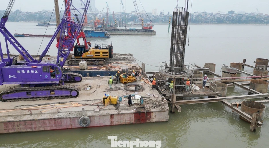 Hà Nội đảm bảo tiến độ cầu qua sông Hồng trong bối cảnh giá xăng dầu biến động