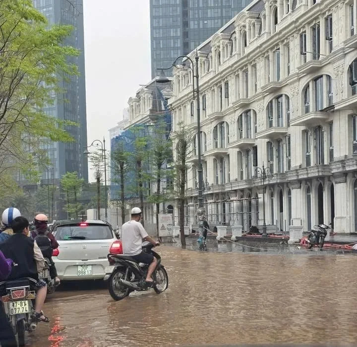 Hà Nội đang thi công 2 bể ngầm và dự án tiêu thoát nước: Liệu mùa mưa có đỡ ngập? Hà Nội đang thi công 2 bể ngầm và dự án tiêu thoát nước: Liệu mùa mưa có đỡ ngập?