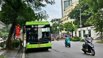 Hà Nội đẩy mạnh chuyển đổi xe buýt điện, hướng tới giao thông xanh