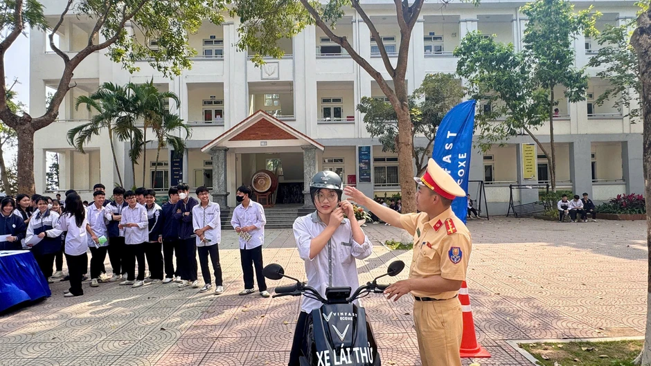 Hà Nội đẩy mạnh tuyên truyền pháp luật, hướng dẫn lái xe an toàn đối với học sinh Hà Nội đẩy mạnh tuyên truyền pháp luật, hướng dẫn lái xe an toàn đối với học sinh
