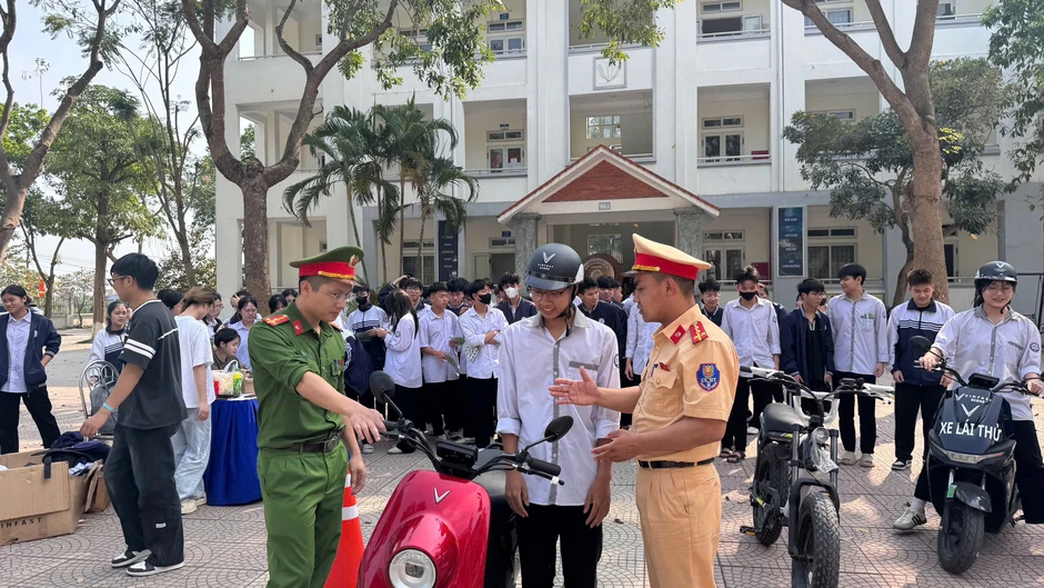 Hà Nội đẩy mạnh tuyên truyền pháp luật, hướng dẫn lái xe an toàn đối với học sinh Hà Nội đẩy mạnh tuyên truyền pháp luật, hướng dẫn lái xe an toàn đối với học sinh