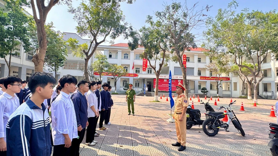 Hà Nội đẩy mạnh tuyên truyền pháp luật, hướng dẫn lái xe an toàn đối với học sinh Hà Nội đẩy mạnh tuyên truyền pháp luật, hướng dẫn lái xe an toàn đối với học sinh