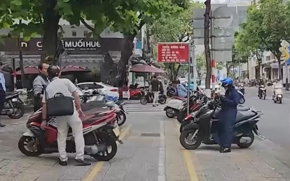 Hà Nội đề xuất cho thuê vỉa hè kinh doanh, phí cao nhất 45.000 đồng/m2/tháng Hà Nội đề xuất cho thuê vỉa hè kinh doanh, phí cao nhất 45.000 đồng/m2/tháng