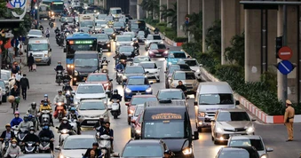 Hà Nội đề xuất hỗ trợ đến 20 triệu đồng cho hộ nghèo đổi xe máy xăng sang xe điện