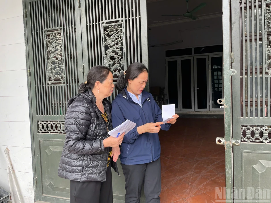Hà Nội: Đến từng nhà trao thẻ cử tri cho người dân Hà Nội: Đến từng nhà trao thẻ cử tri cho người dân