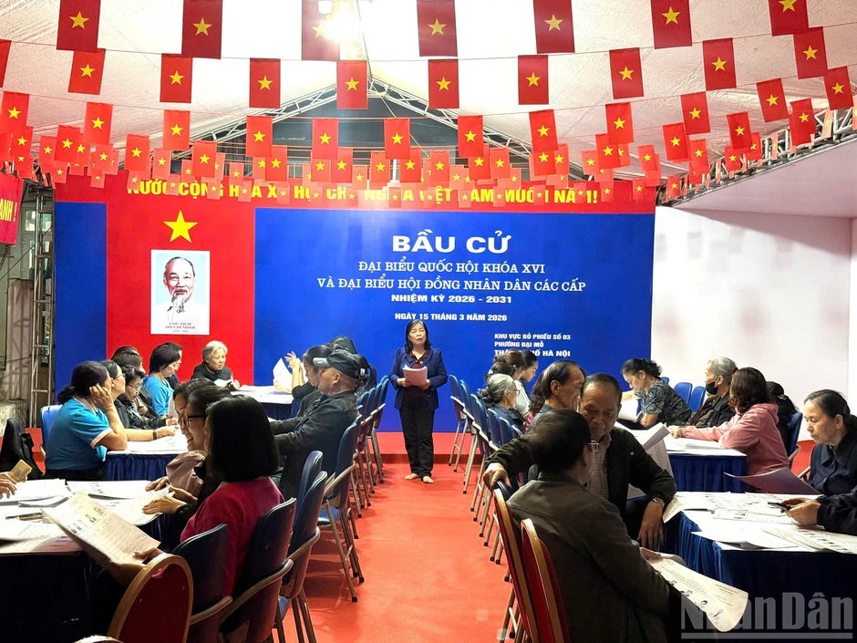 Hà Nội: Đến từng nhà trao thẻ cử tri cho người dân Hà Nội: Đến từng nhà trao thẻ cử tri cho người dân