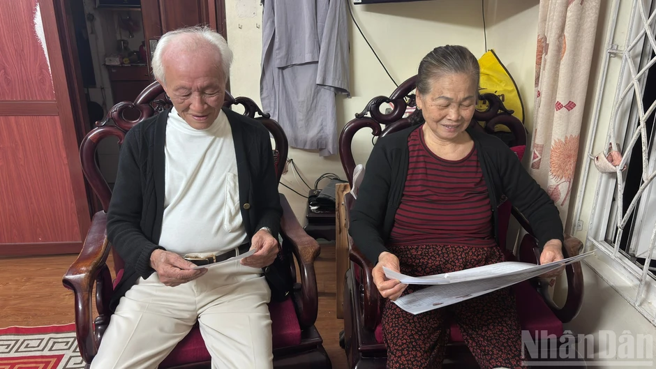 Hà Nội: Đến từng nhà trao thẻ cử tri cho người dân Hà Nội: Đến từng nhà trao thẻ cử tri cho người dân