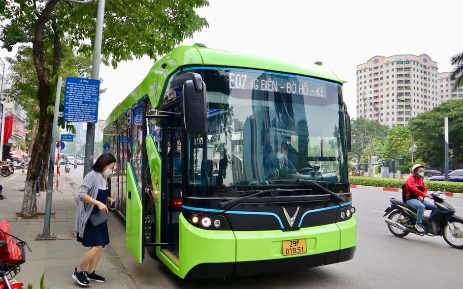 Hà Nội dự kiến miễn phí vé xe buýt và metro cho nhiều nhóm đối tượng Hà Nội dự kiến miễn phí vé xe buýt và metro cho nhiều nhóm đối tượng