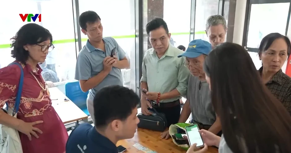 Hà Nội giải thích về chính sách miễn phí thẻ xe buýt Hà Nội giải thích về chính sách miễn phí thẻ xe buýt