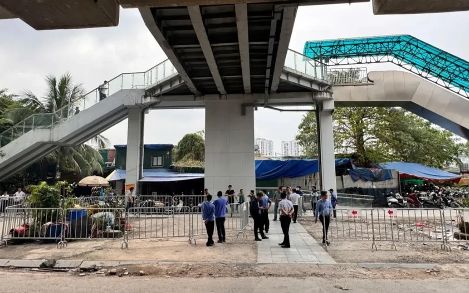 Hà Nội: Giải tỏa hàng quán, bãi rác tự phát dưới chân tuyến đường sắt Cát Linh - Hà Đông