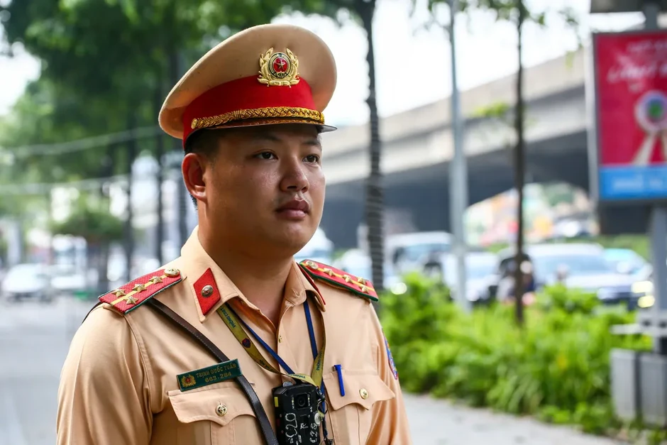 Hà Nội: Hàng loạt tài xế điều khiển xe máy che, dán biển số bị xử phạt Hà Nội: Hàng loạt tài xế điều khiển xe máy che, dán biển số bị xử phạt