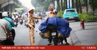Hà Nội: Hàng loạt tài xế điều khiển xe máy che, dán biển số bị xử phạt