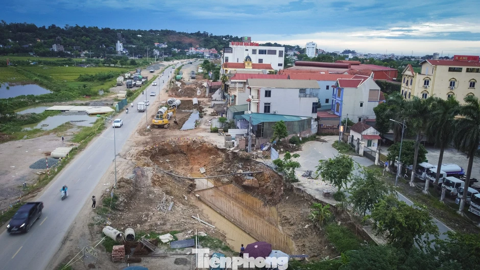 Hà Nội khắc phục hố sâu ven Quốc lộ 6, làm rõ nguyên nhân thi công 'xôi đỗ' Hà Nội khắc phục hố sâu ven Quốc lộ 6, làm rõ nguyên nhân thi công 'xôi đỗ'