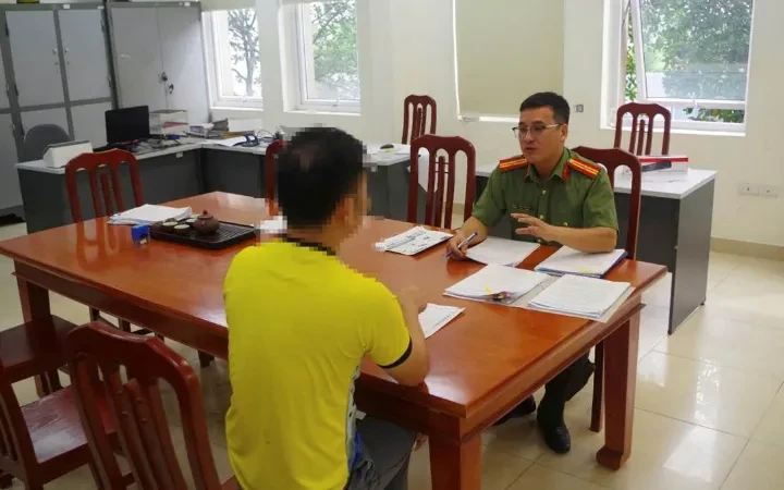 Hà Nội: Khai báo nhầm hạn tạm trú cho giáo viên nước ngoài, chủ cơ sở bị phạt 8 triệu đồng Hà Nội: Khai báo nhầm hạn tạm trú cho giáo viên nước ngoài, chủ cơ sở bị phạt 8 triệu đồng
