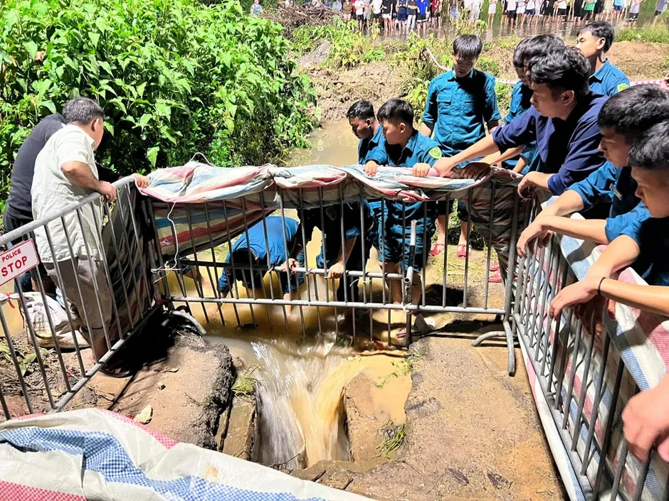 Hà Nội: Khẩn trương kiểm tra, xác minh, làm rõ trách nhiệm vụ nam sinh rơi xuống cống tử vong Hà Nội: Khẩn trương kiểm tra, xác minh, làm rõ trách nhiệm vụ nam sinh rơi xuống cống tử vong