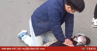 Hà Nội: Khen thưởng đột xuất bác sĩ ép tim cứu người giữa phố