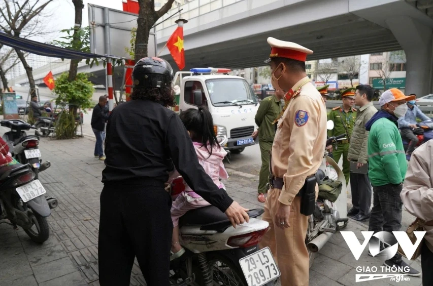 Hà Nội: Không để đường Phạm Văn Đồng thành điểm nóng vi phạm