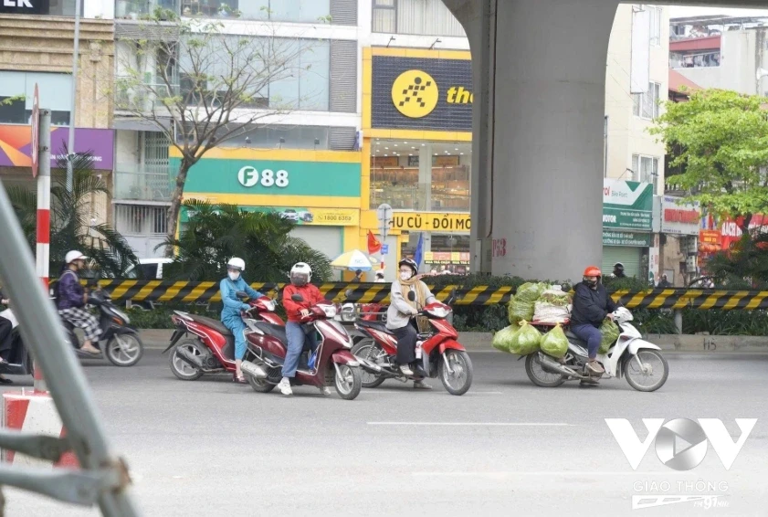 Hà Nội: Không để đường Phạm Văn Đồng thành điểm nóng vi phạm