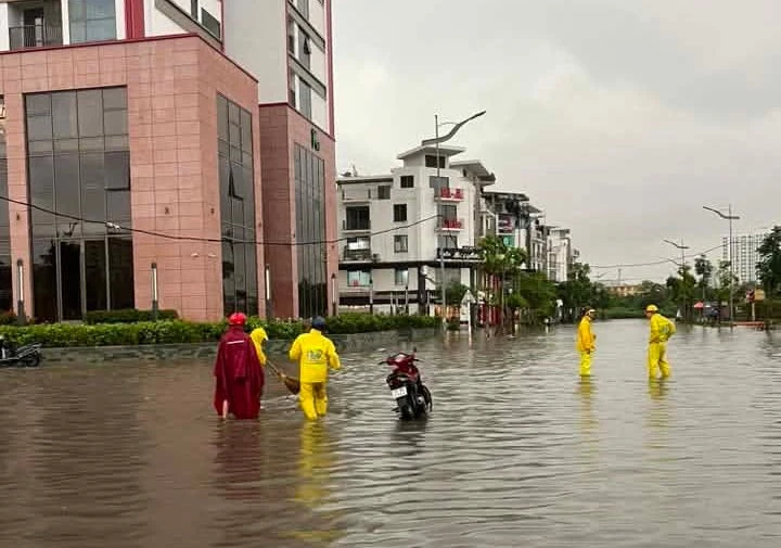 Hà Nội kiểm tra hệ thống chống ngập mới sau trận mưa gây ngập úng cục bộ Hà Nội kiểm tra hệ thống chống ngập mới sau trận mưa gây ngập úng cục bộ