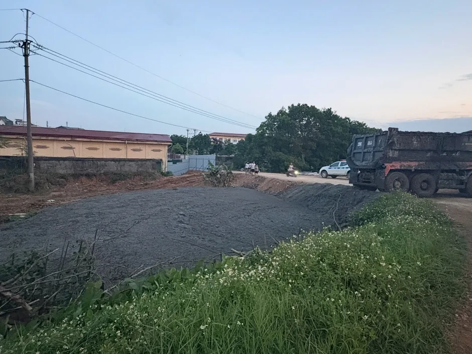Hà Nội: Kịp thời ngăn chặn hành vi đổ chất thải trái phép ra môi trường Hà Nội: Kịp thời ngăn chặn hành vi đổ chất thải trái phép ra môi trường