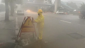 Hà Nội: Mưa lớn gây ngập một số tuyến phố, nước rút nhanh