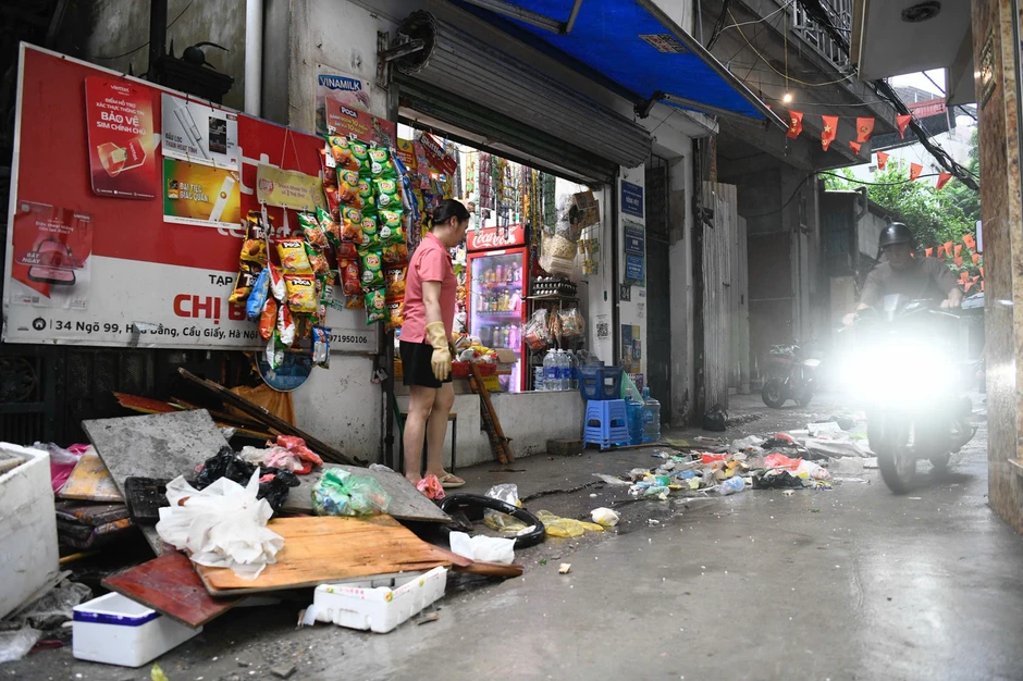 Hà Nội: Mưa lớn kéo dài, nhiều tuyến phố ngập, giao thông ùn ứ Hà Nội: Mưa lớn kéo dài, nhiều tuyến phố ngập, giao thông ùn ứ
